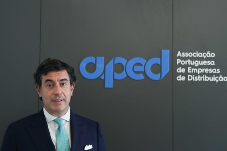 APED pede ao Governo para que mexa na fiscalidade dos combustíveis