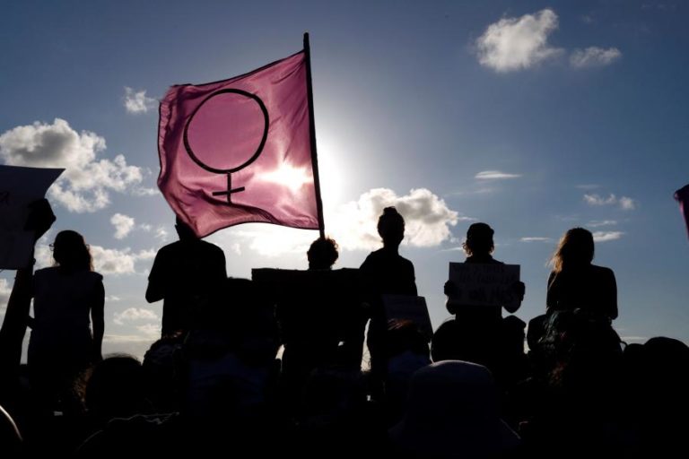 Senado brasileiro aprova lei que equipara a misoginia ao crime de racismo