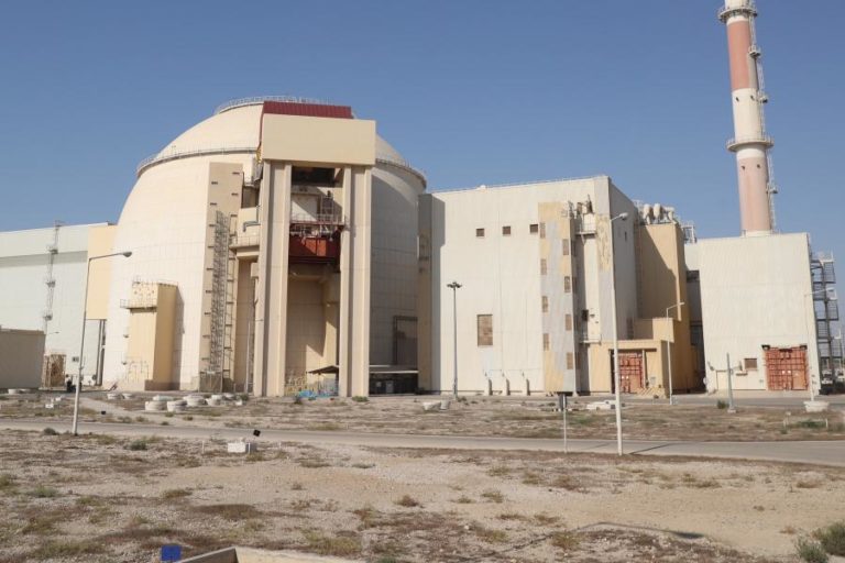 Teerão e Moscovo afirmam que central nuclear de Bushehr foi atingida por projétil
