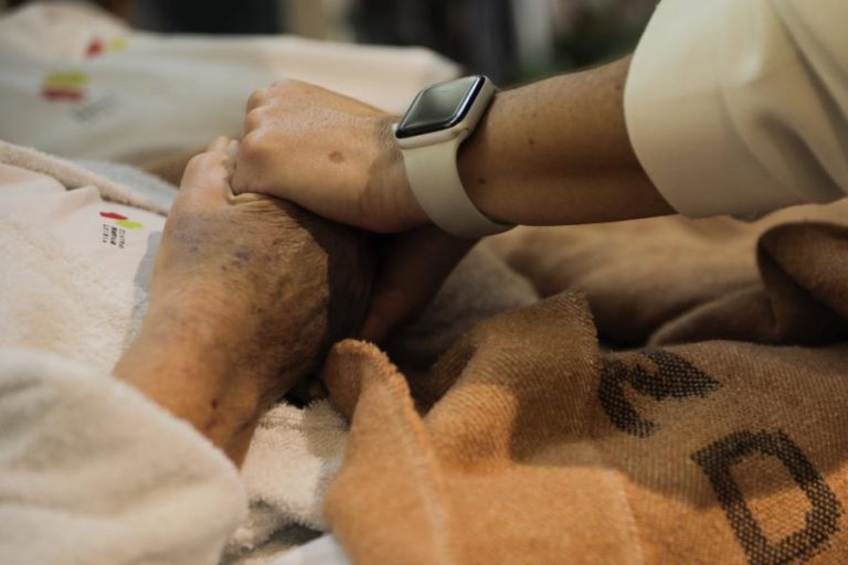 Profissionais dos cuidados paliativos denunciam falta de rumo e dizem-se desamparados