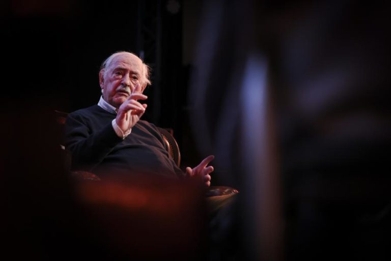 Parlamento homenageia carreira de “inconfundível qualidade” de Ruy de Carvalho