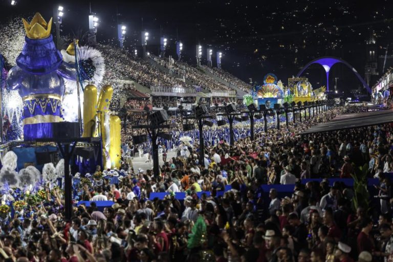 Recorde de turistas portugueses no Brasil até fevereiro impulsionados pelo carnaval