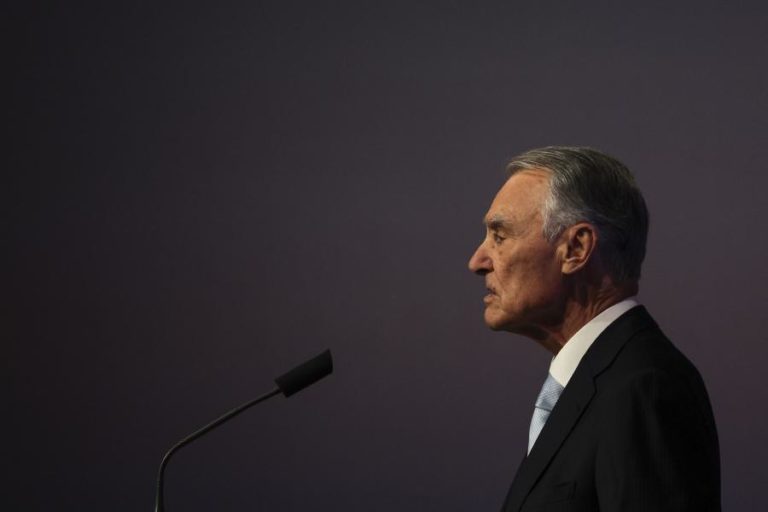 Cavaco Silva condecorado com a nova Ordem Europeia do Mérito