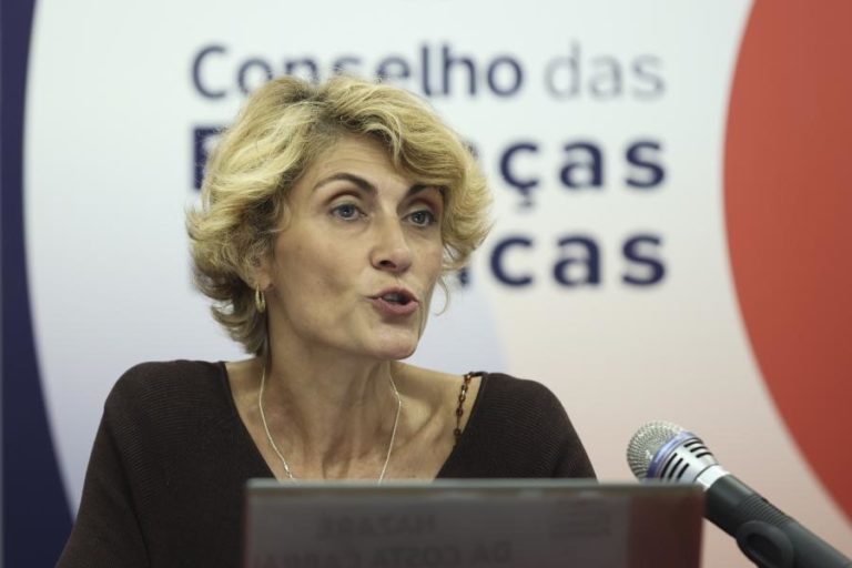 Dívida pública abaixo de 90% do PIB dá efeito psicológico aos mercados – presidente do CFP