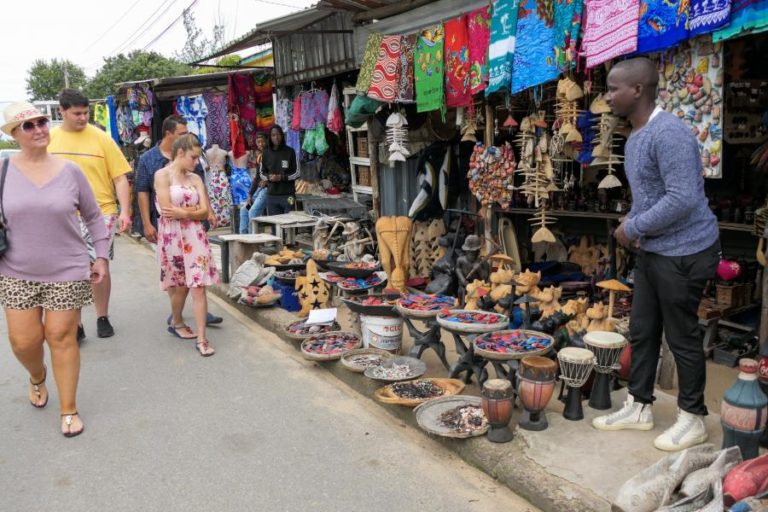 Peso do turismo na economia moçambicana caiu para 3,61% com violência após eleições