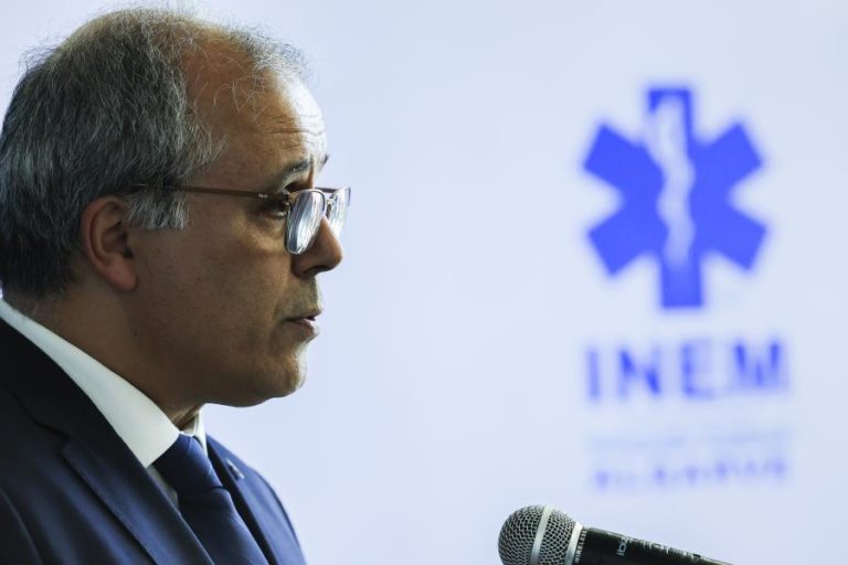 Antigo presidente do INEM diz que Governo sabia de impasse em concursos para helicópteros