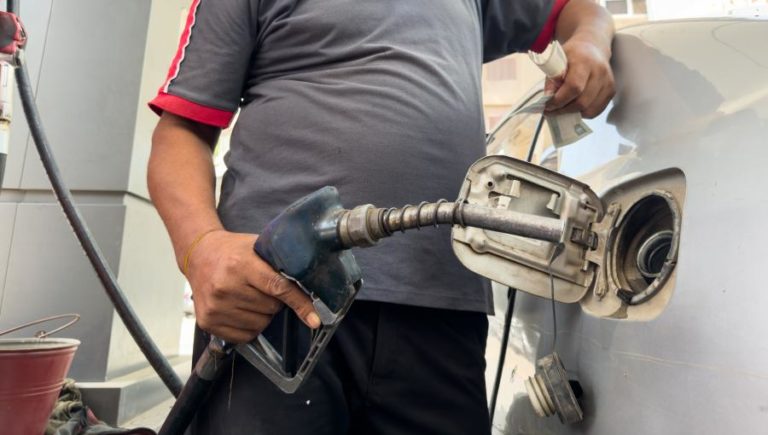 Escassez de combustível em postos de abastecimento e restrições em África