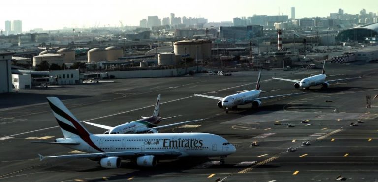 Irão: Emirados Árabes Unidos retomam alguns voos a partir do Dubai