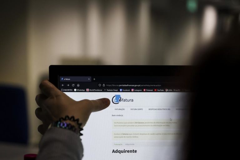 Prazo para contribuintes reclamarem das despesas do IRS termina terça-feira
