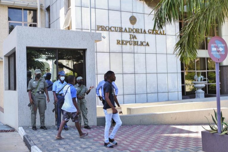 MP moçambicano investiga suposta exportação ilegal de madeira no norte do país