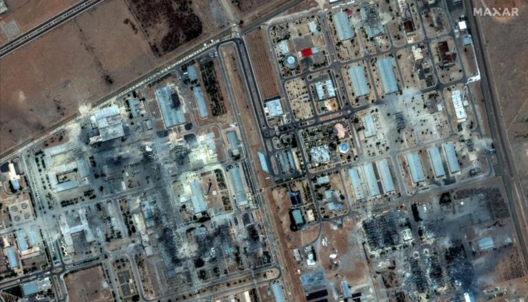 Estados Unidos atacam cidade do Irão onde se situa instalação nuclear