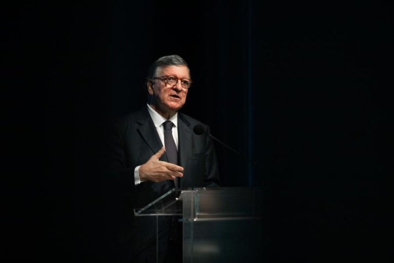 Durão Barroso diz que Morais Sarmento “vai fazer muita falta” à vida política