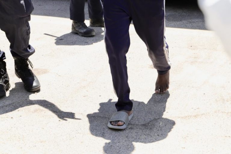 Polícia Marítima intercetou embarcação com 59 imigrantes a sul da ilha de Creta