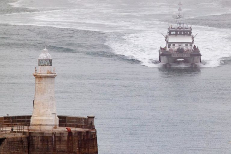 Desmantelada rede que fornecia apoio a traficantes de imigrantes no Canal da Mancha