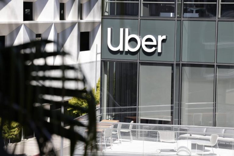 Uber firma parceria com Nissan e Wayve para operar robotáxis no Japão