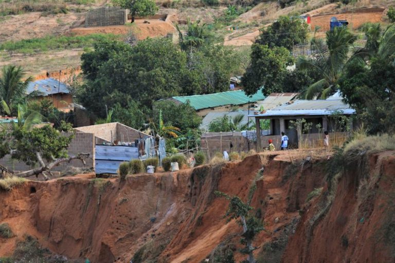 Camponeses moçambicanos abandonam campos após avistarem supostos terroristas
