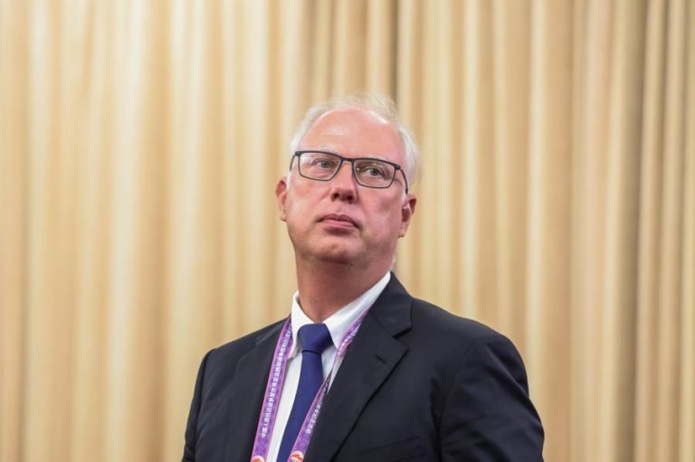 Mercado global de energia não pode “manter-se estável” sem petróleo russo – Moscovo