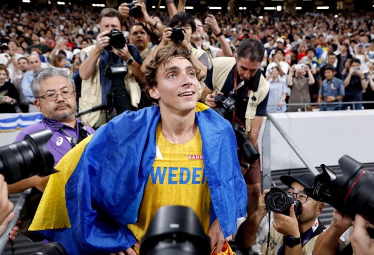Armand Duplantis pode repetir prémio de atleta do ano nos prémios Laureus