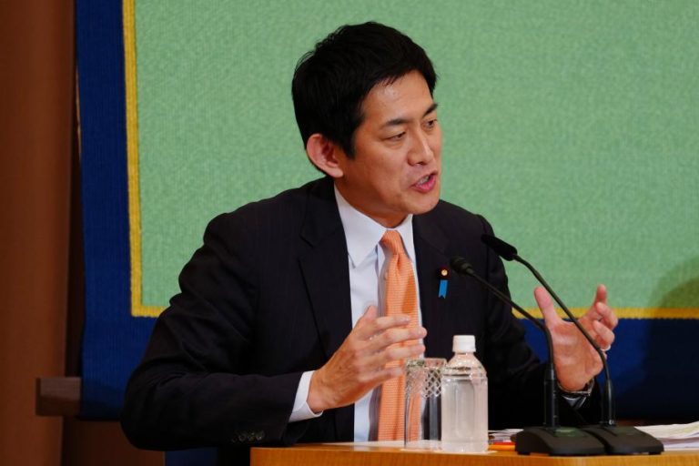 Tóquio não descarta enviar navios de guerra para Ormuz mas apela à “cautela”