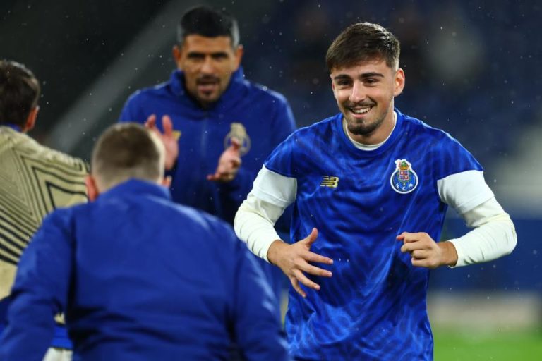 LE: Portista Martim Fernandes falha treino de preparação para o Estugarda