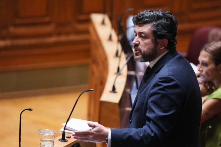 PS diz que já cedeu na lei da nacionalidade e desafia AD a moderar proposta