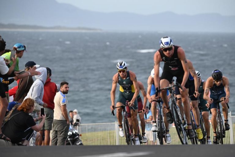 Início do Mundial de triatlo em Abu Dhabi adiado face à instabilidade na região