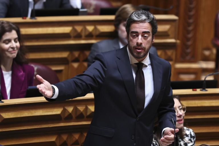 IL considera que Governo não tem motivos para celebrar excedente orçamental
