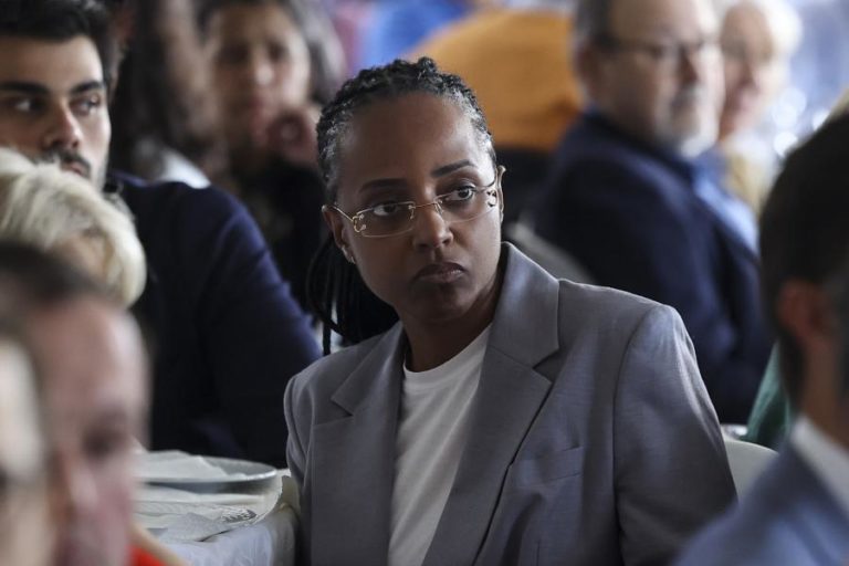 AR conclui que Eva Cruzeiro (PS) desrespeitou deveres ao chamar racistas aos deputados do Chega