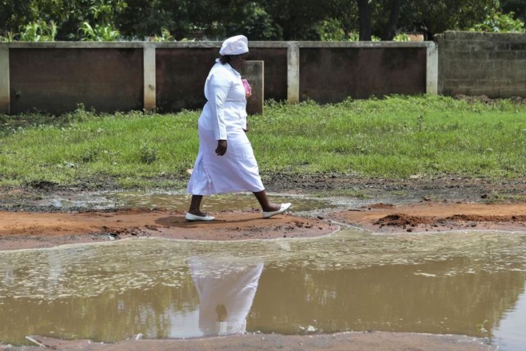 Ministro alerta para impacto da desinformação no tratamento da cólera em Moçambique