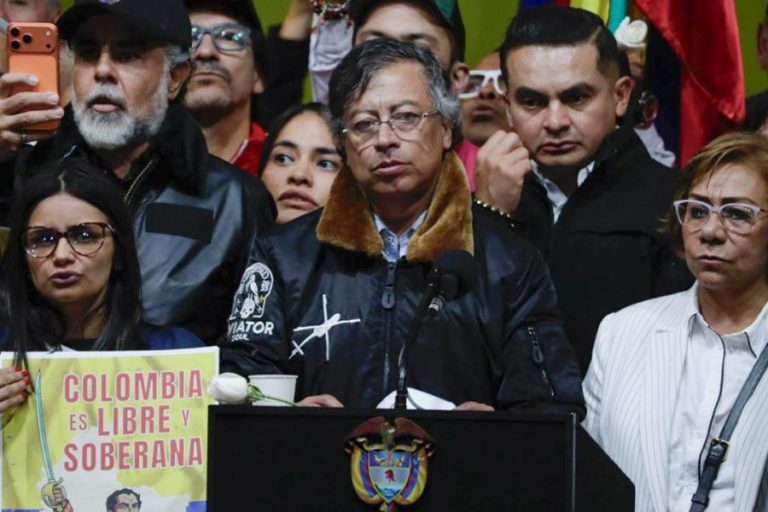 Presidente colombiano nega investigações contra si no país por ligações ao narcotráfico