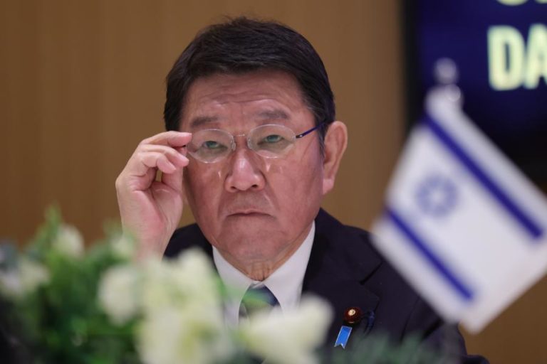 Irão: Tóquio insta Teerão a cessar ações que ameacem navegação no Estreito de Ormuz