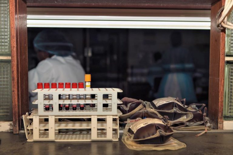 Ministro envergonhado com denúncias de mau atendimento nos hospitais moçambicanos