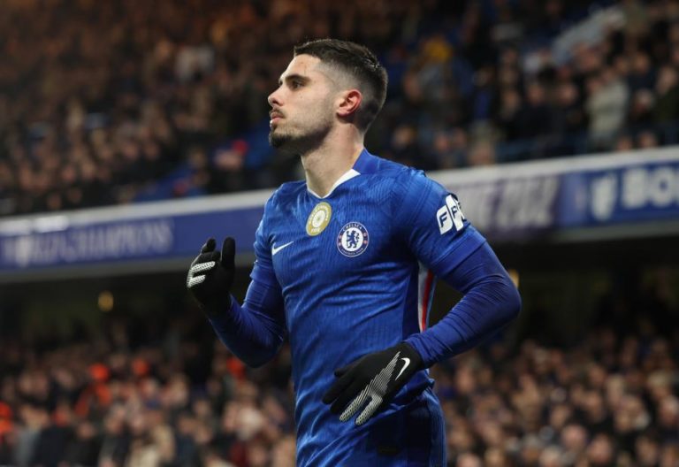 Pedro Neto acusado de conduta imprópria após expulsão na Liga inglesa