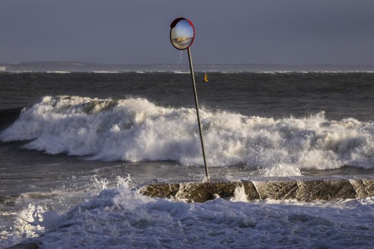 Seis distritos do continente sob aviso sexta e sábado devido à agitação marítima