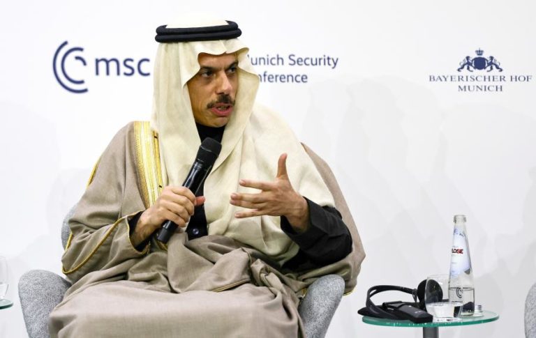 Arábia Saudita ameaça Irão com resposta militar por paciência ter limites