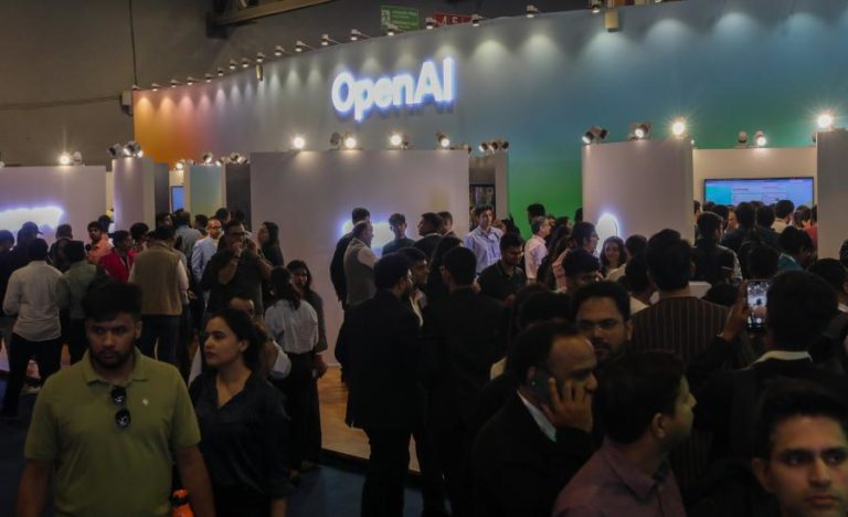 Diretora de Robótica da OpenAI demite-se devido a acordo com Pentágono