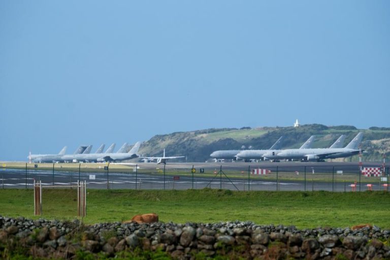 PCP/Açores critica utilização da Base das Lajes e “alinhamento” com EUA