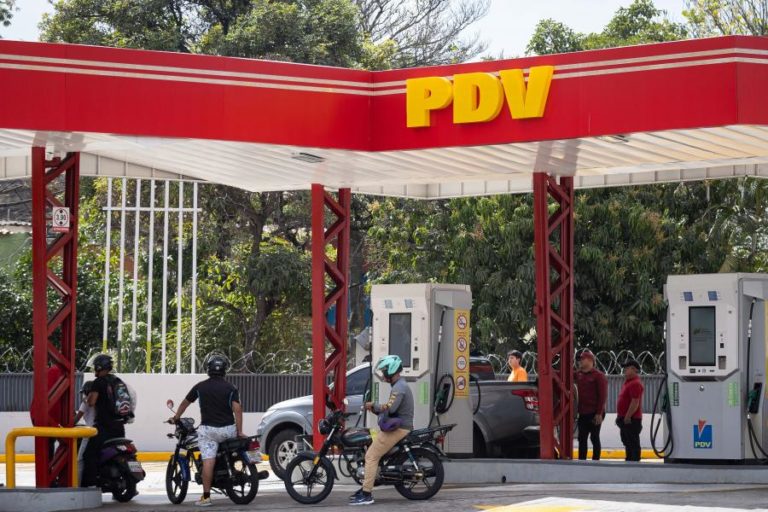 Chavismo rejeita que “porta-voz de extrema-direita” proponha privatizar setor petrolífero na Venezuela