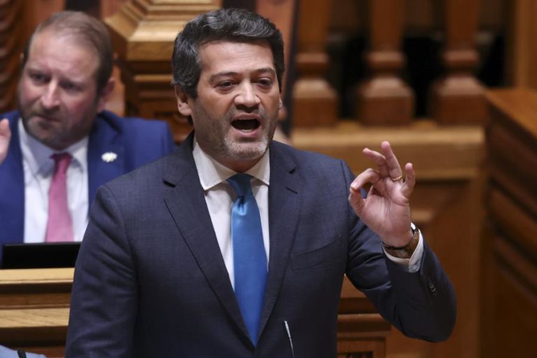 Ventura propõe comissão no parlamento sobre reforma do Estado presidida por Passos