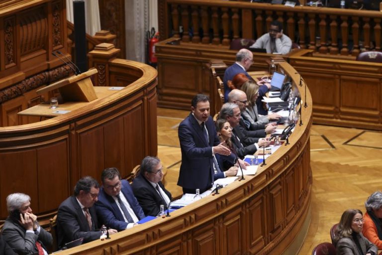 Debate quinzenal com Montenegro deverá ficar hoje marcado pela nova guerra no Médio Oriente