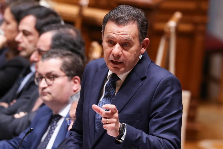 Primeiro-ministro no parlamento 4.ª feira com Irão e uso das Lajes no centro no debate