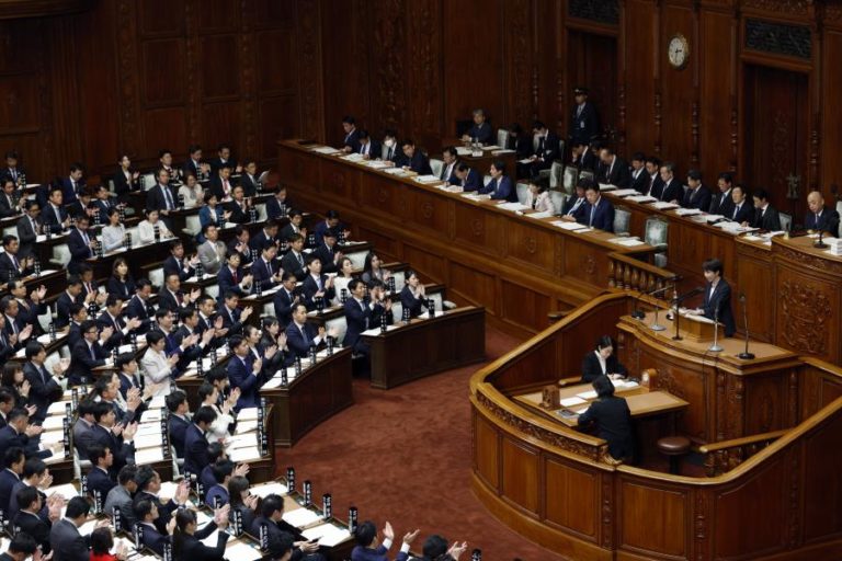 Câmara baixa do parlamento do Japão aprova novo orçamento recorde para defesa