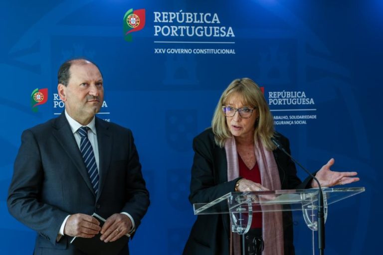 Ministra reúne-se com UGT e patrões segunda-feira sobre lei laboral