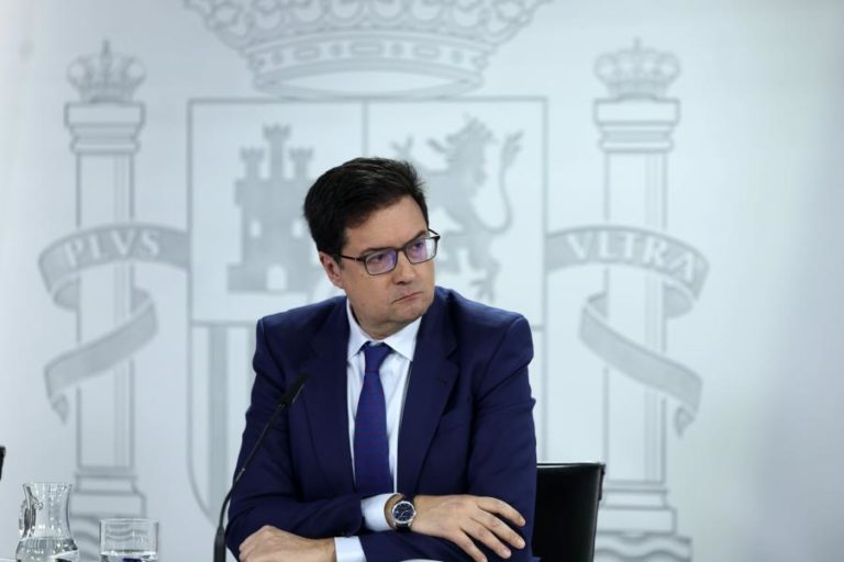 Espanha aplica 35 horas semanais na função pública central em abril