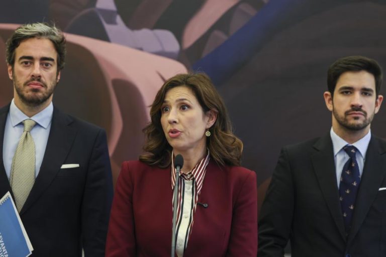 IL pede clareza a Chega e PS sobre órgãos externos e está disponível para resolver impasse