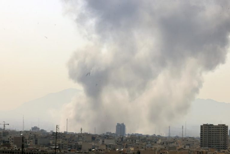 Forte explosão no centro de Teerão após Israel anunciar ataques na capital