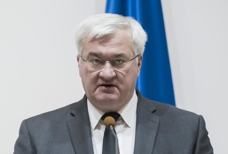 Kiev denuncia a detenção de sete bancários na Hungria