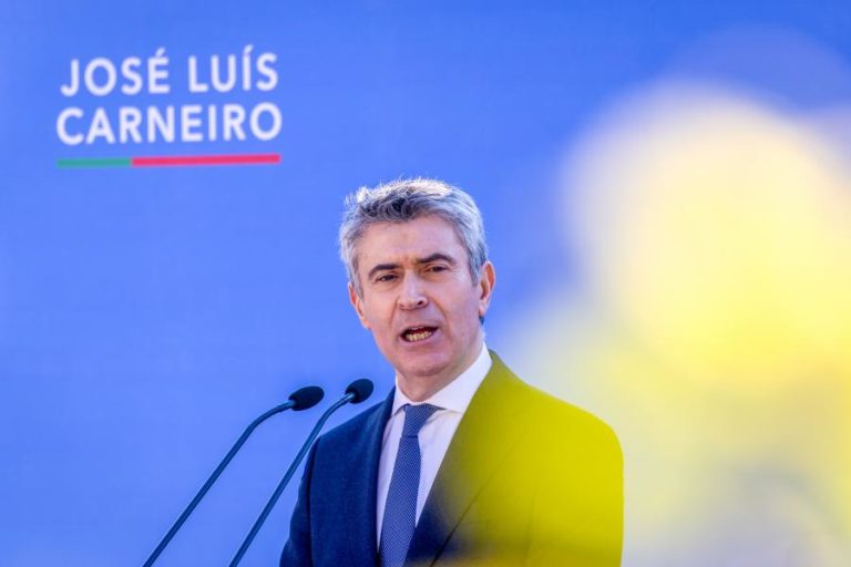 Líder do PS defende projetos de interesse comum para o desenvolvimento das regiões autónomas