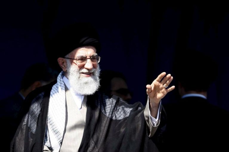Televisão estatal iraniana confirma a morte de Ali Khamenei