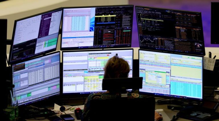 Bolsas europeias reduzem quedas e preços da energia atenuam subida